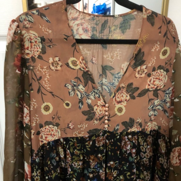 Gorgeous fall floral dress - Picture 2 of 5